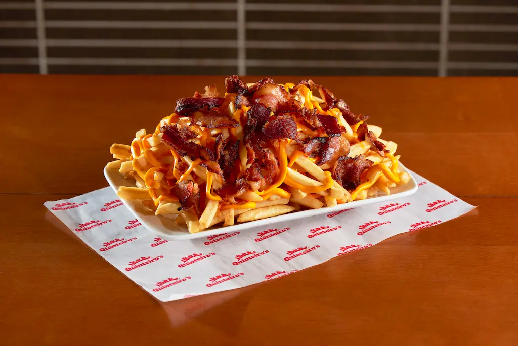 Batata gigante com cheddar e bacon Quinteiros